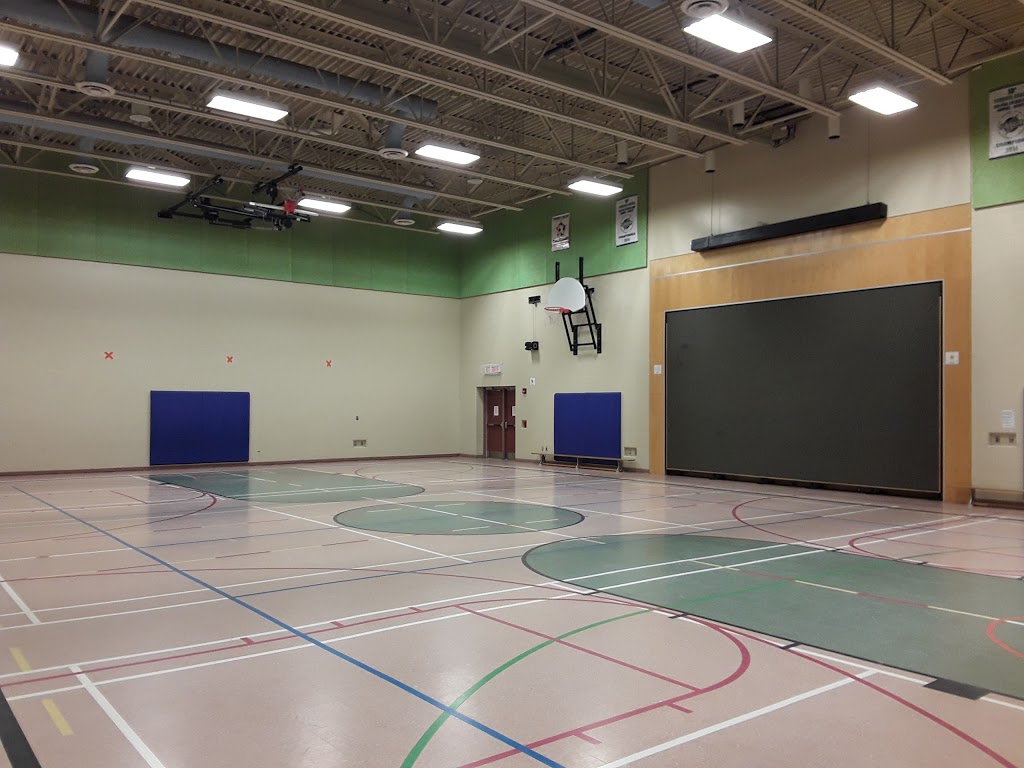 École élémentaire catholique Montfort | 350 Den Haag Dr, Ottawa, ON K1K 0W9, Canada | Phone: (613) 745-3310