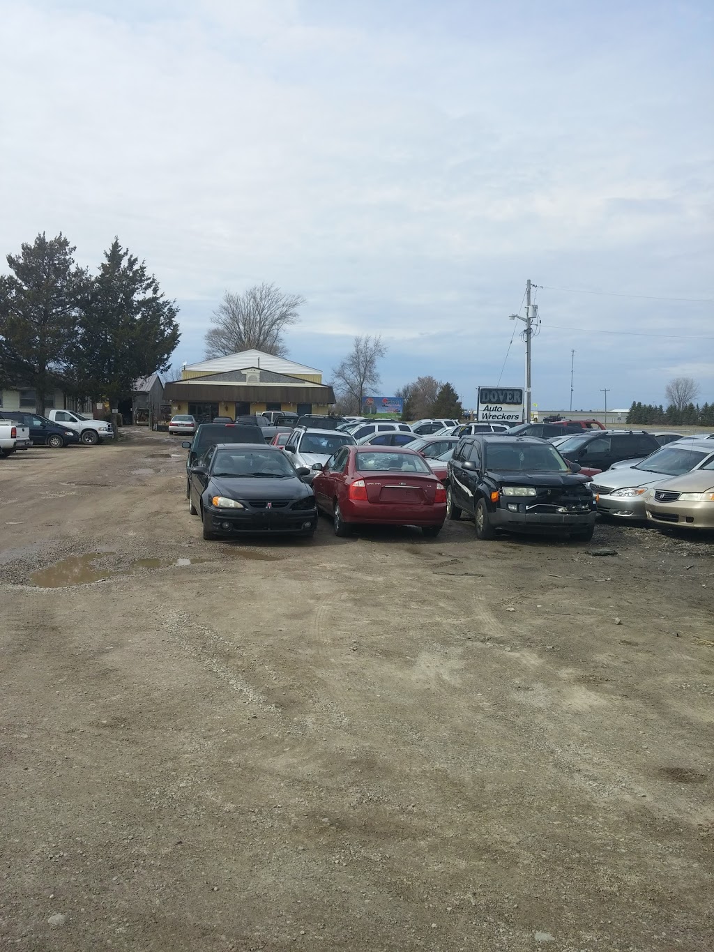 Dover Auto Wreckers | 8589 Pioneer Line, Chatham, ON N7M 5J2, Canada | Phone: (519) 352-4382