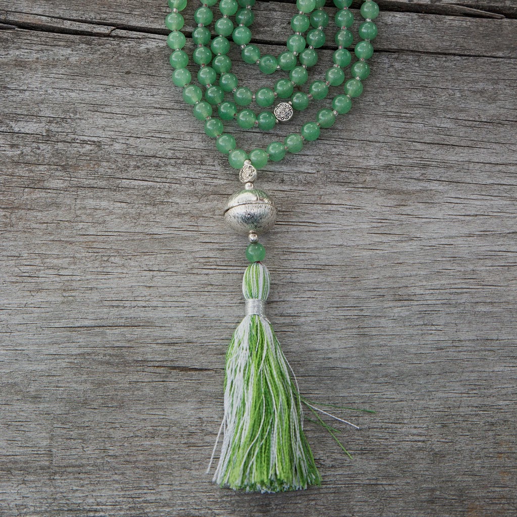 Malas by Emma | 53 Kings Park Blvd, East York, ON M4J 2B9, Canada | Phone: (416) 897-0858