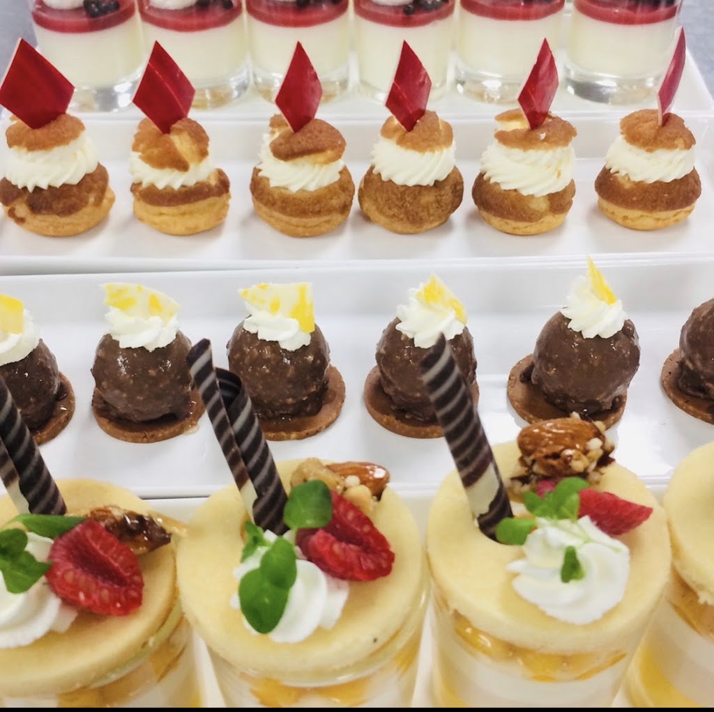 Le Crémeux Cakes and Dessert Catering | 342 Leitch Landing, Milton, ON L9T 7M5, Canada | Phone: (647) 229-1301