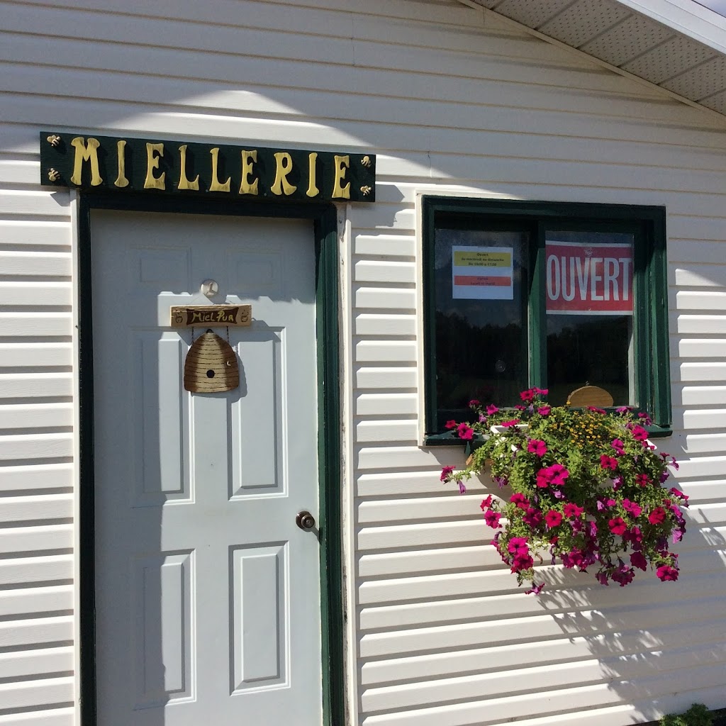 Ferme du Val Clément -Ouvert sur rendez-vous seulement- | 179 Chem. Thomas S, Notre-Dame-de-la-Salette, QC J0X 2L0, Canada | Phone: (819) 766-2201