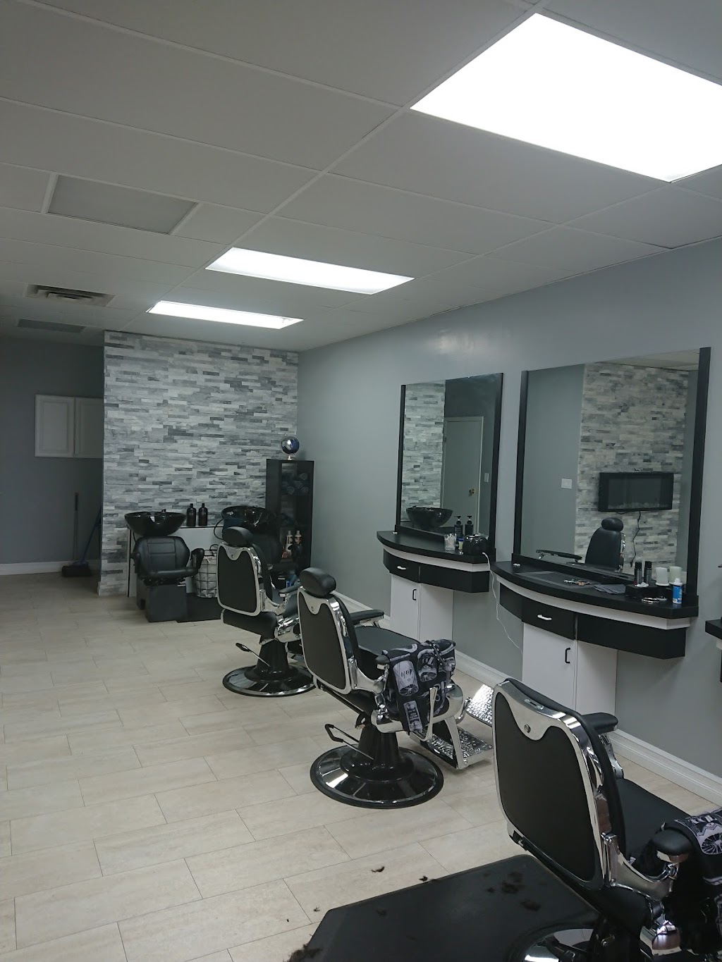 Spruce Grove Barber shop | 93 McLeod Ave, Spruce Grove, AB T7X 2Z9, Canada | Phone: (780) 571-1855