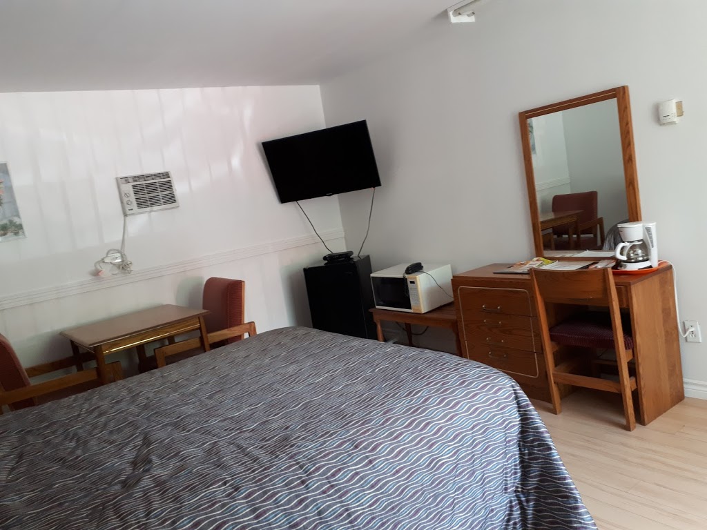 Motel Bonsoir | 120 Chemin du Golf East, Saint-Charles-Borromée, QC J6E 2B6, Canada | Phone: (450) 753-4258