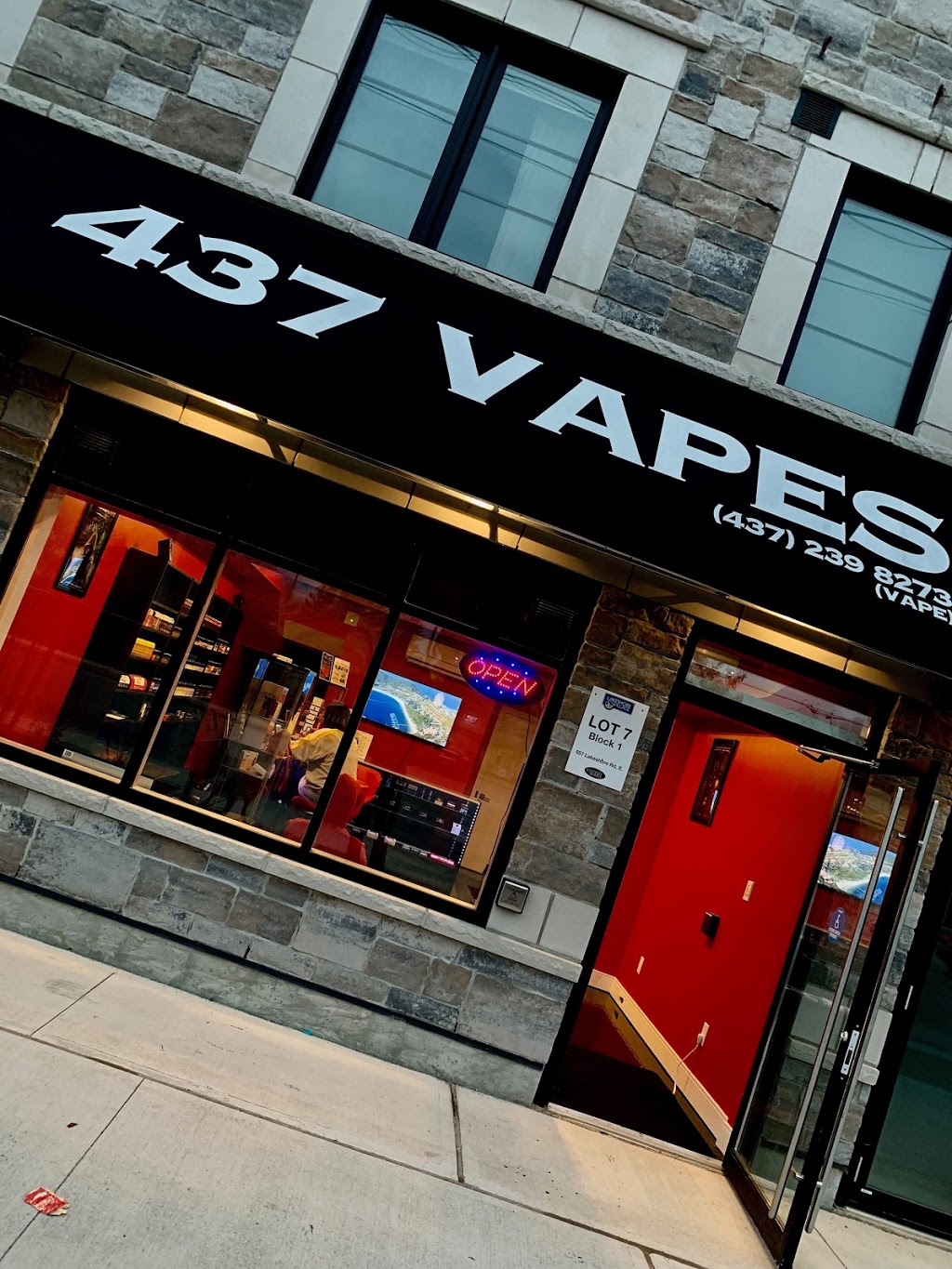 437 VAPES Port Credit | 557 Lakeshore Rd E, Mississauga, ON L5G 0A8, Canada | Phone: (437) 239-8273