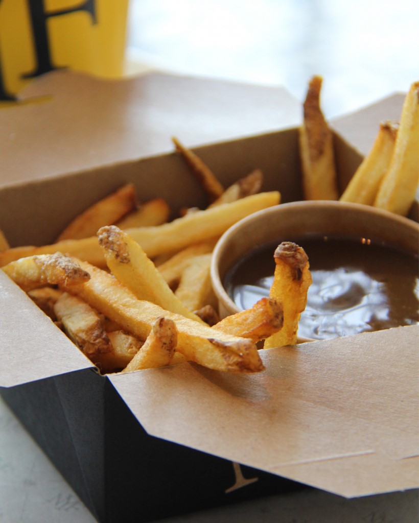 New York Fries | 1 Promenade Cir, Thornhill, ON L4J 4P8, Canada | Phone: (905) 881-2344