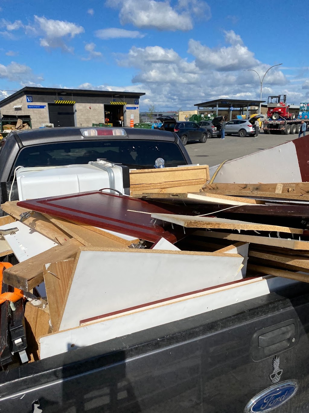 Cheap Montreal Junk Pickup | 1300 Rue Décarie, Saint-Laurent, QC H4L 3N1, Canada | Phone: (514) 400-8018