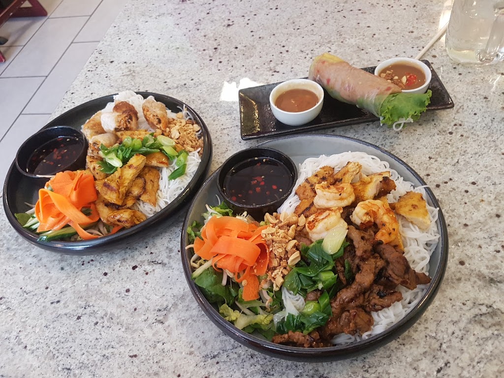 Rau Bistro: Vietnamese Street Food | 4105 4 St NW #2, Calgary, AB T2K 1A3, Canada | Phone: (403) 984-9101