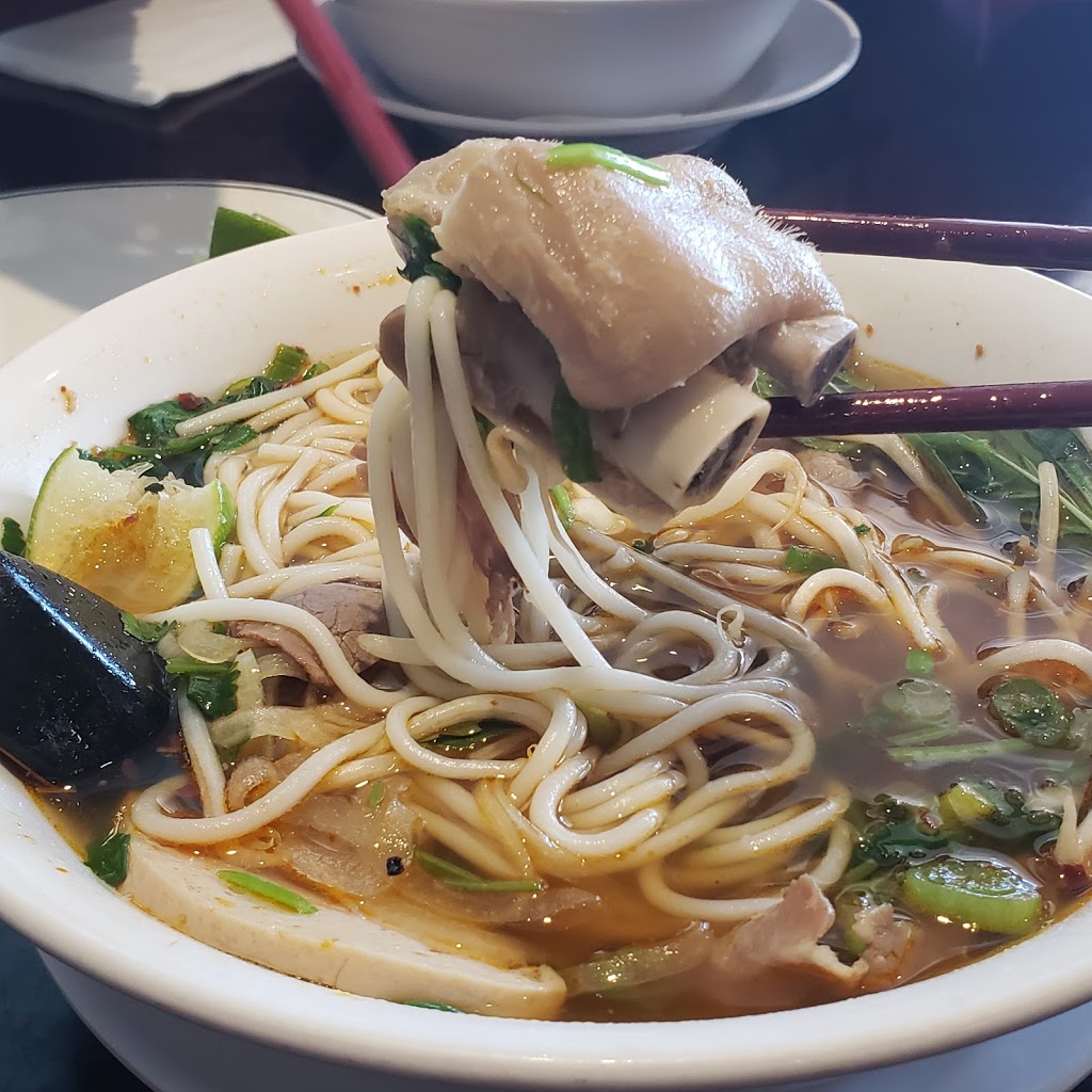 Le Pho Vietnamese Restaurant | 2503 E Hastings St, Vancouver, BC V5K 1Z2, Canada | Phone: (604) 255-9897