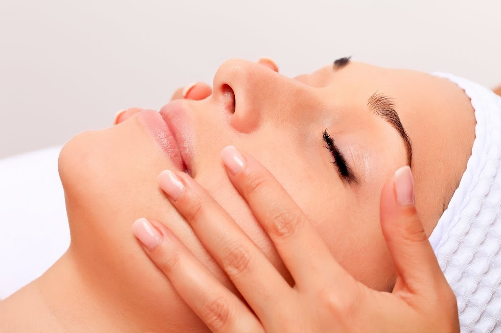 Dermka Clinik Terrebonne - Esthétique | 468 Rue Saint-Louis, Terrebonne, QC J6W 1H9, Canada | Phone: (438) 386-7111