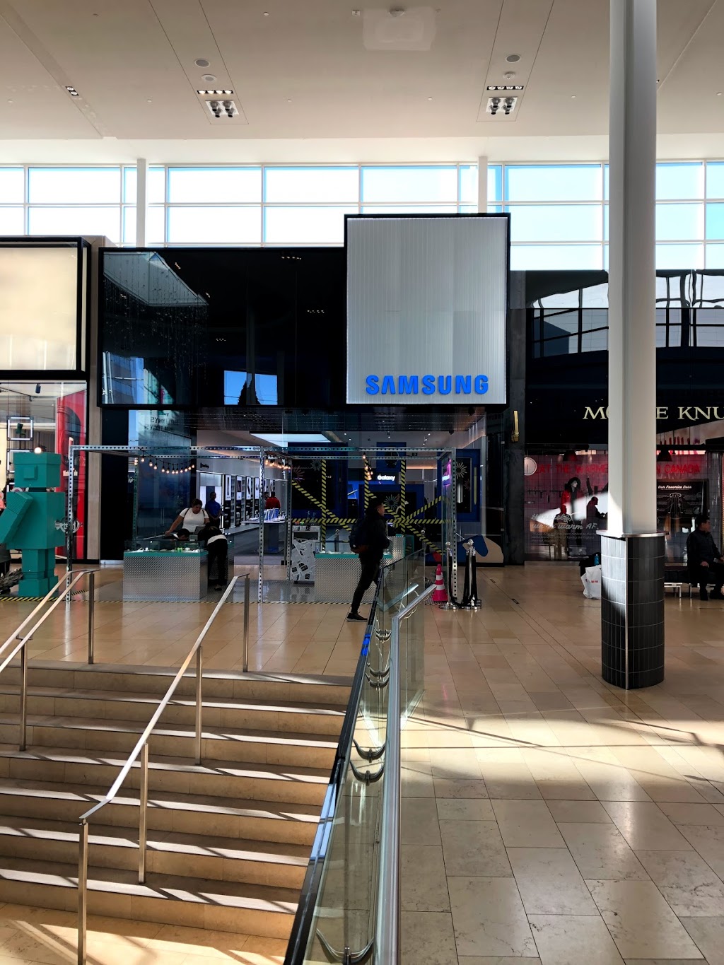 Samsung Experience Store - Yorkdale | 3401 Dufferin St, North York, ON M6A 2T9, Canada | Phone: (416) 784-0819