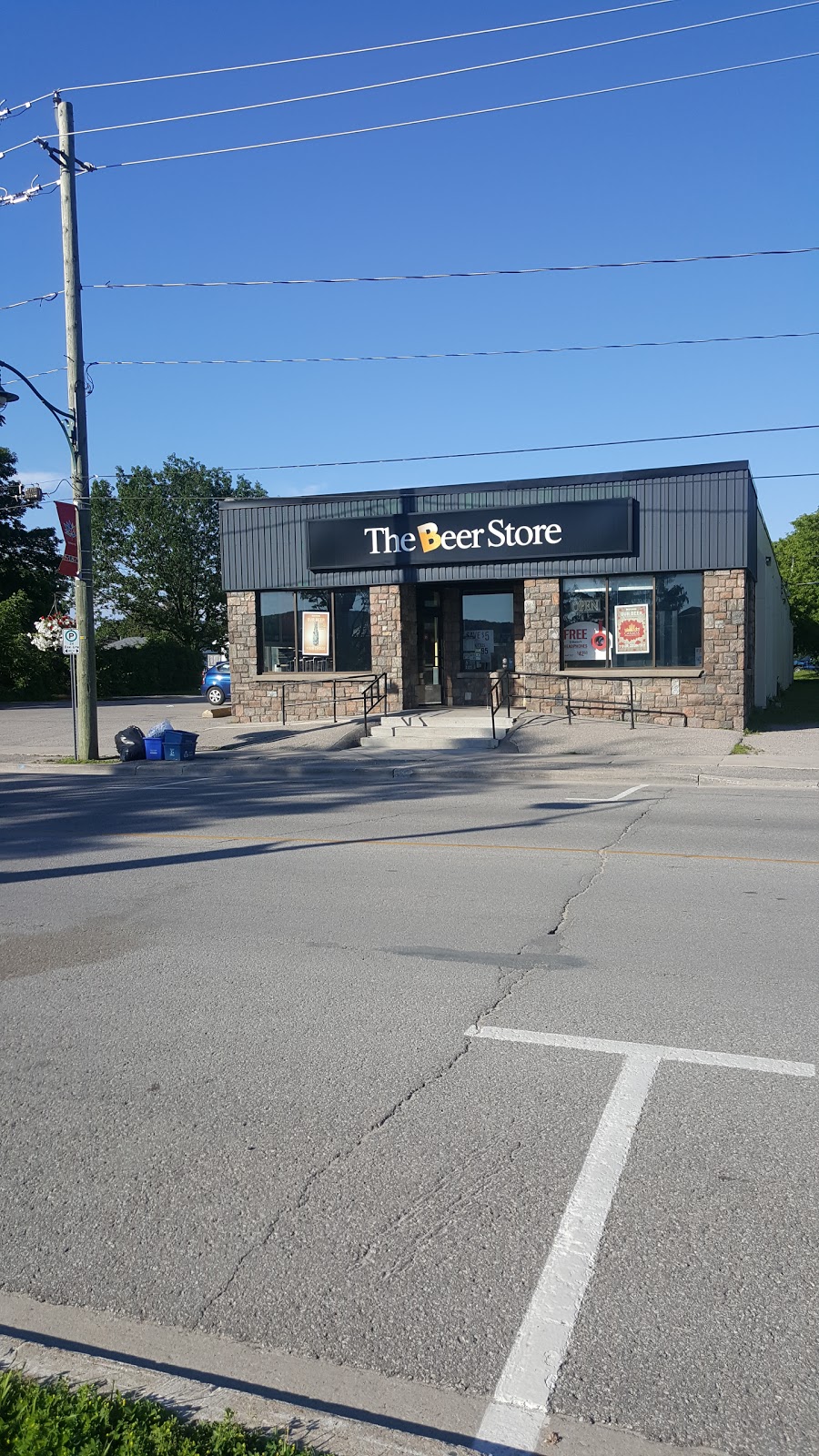 Beer Store | 15 Main St, Penetanguishene, ON L9M 1S6, Canada | Phone: (705) 549-2519