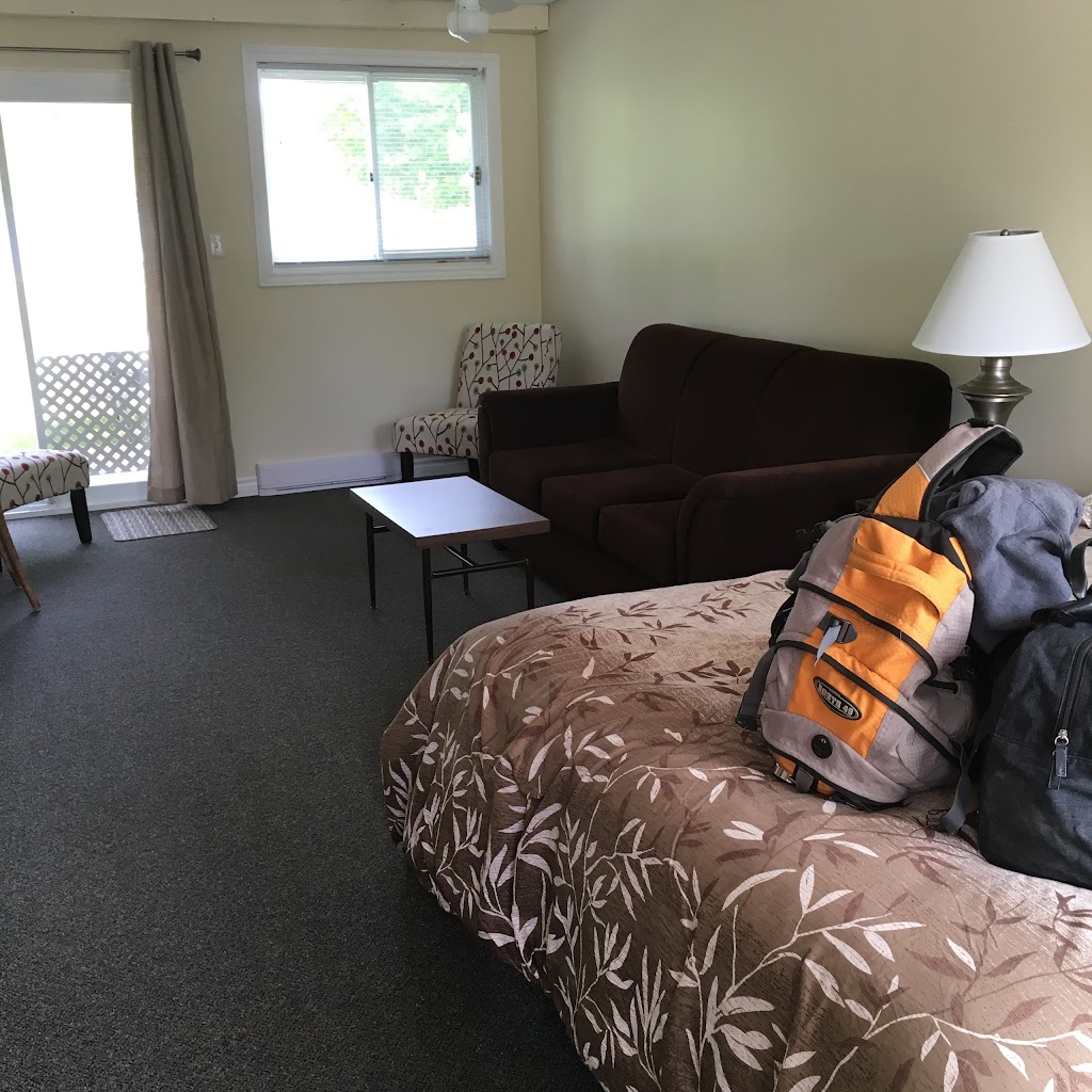 Lions Head Beach Motel | 1 McNeil St, Lions Head, ON N0H 1W0, Canada | Phone: (519) 793-3155