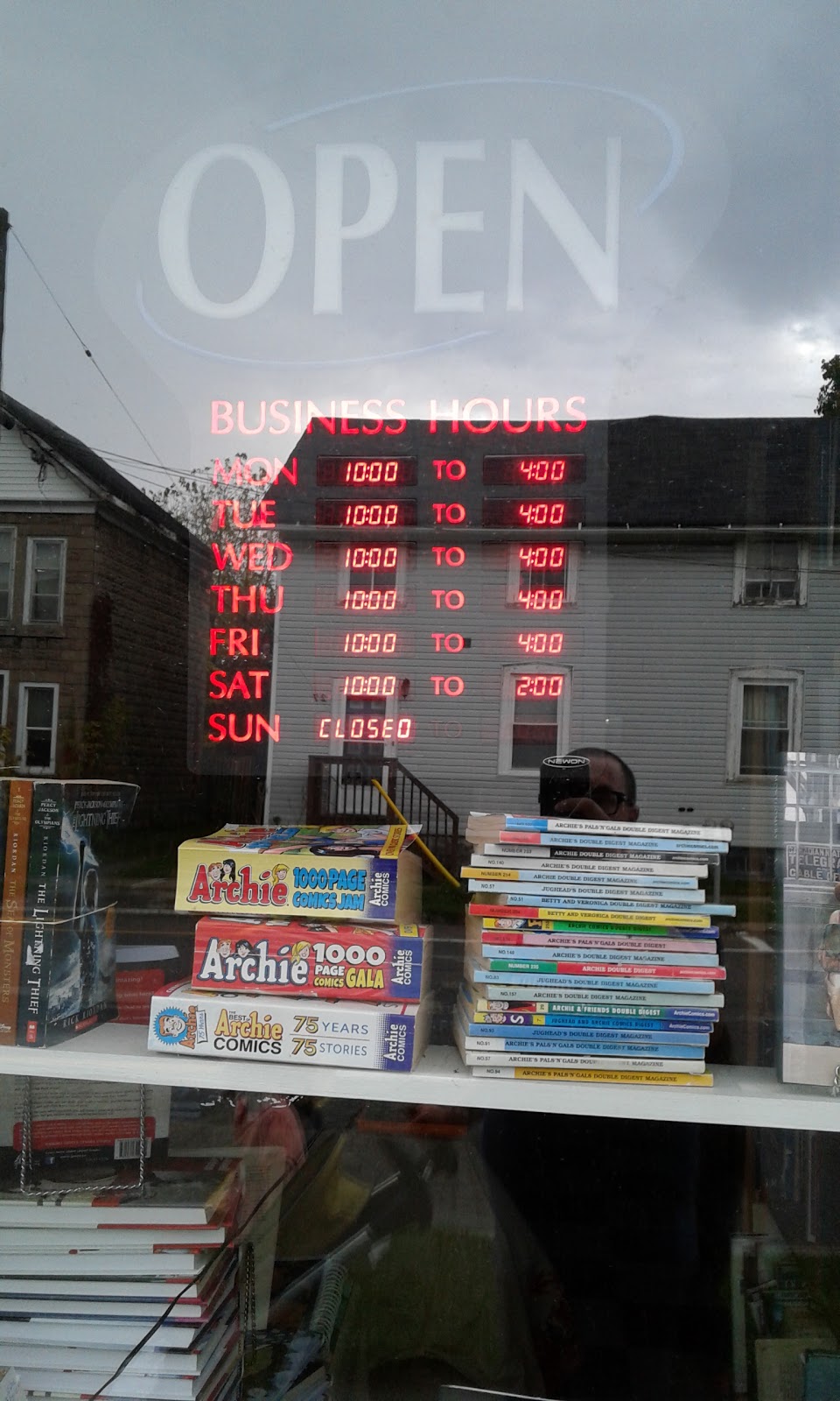 Arlies Books | 32 Market St N, Smiths Falls, ON K7A 2E6, Canada | Phone: (613) 283-0116