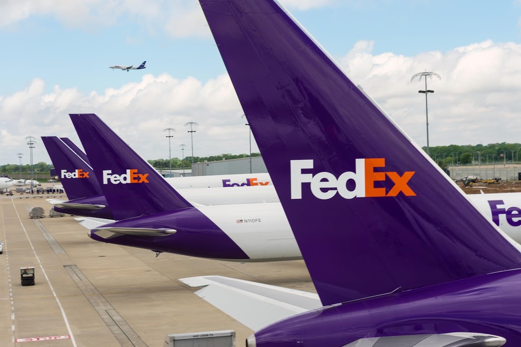 FedEx Ship Centre | 5205 Rue Rideau, Québec, QC G2E 5H5, Canada | Phone: (800) 463-3339