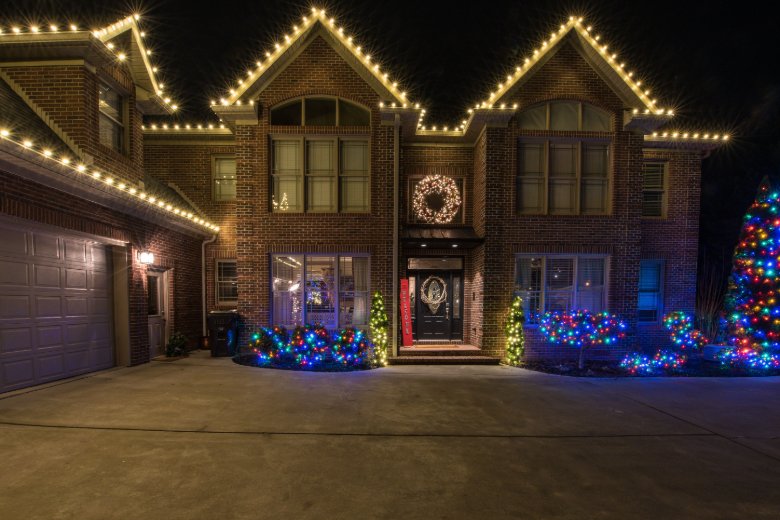 Peninsula Holiday Light Pros | 11 Bay St, South Bruce Peninsula, ON N0H 2T0, Canada | Phone: (548) 489-1519