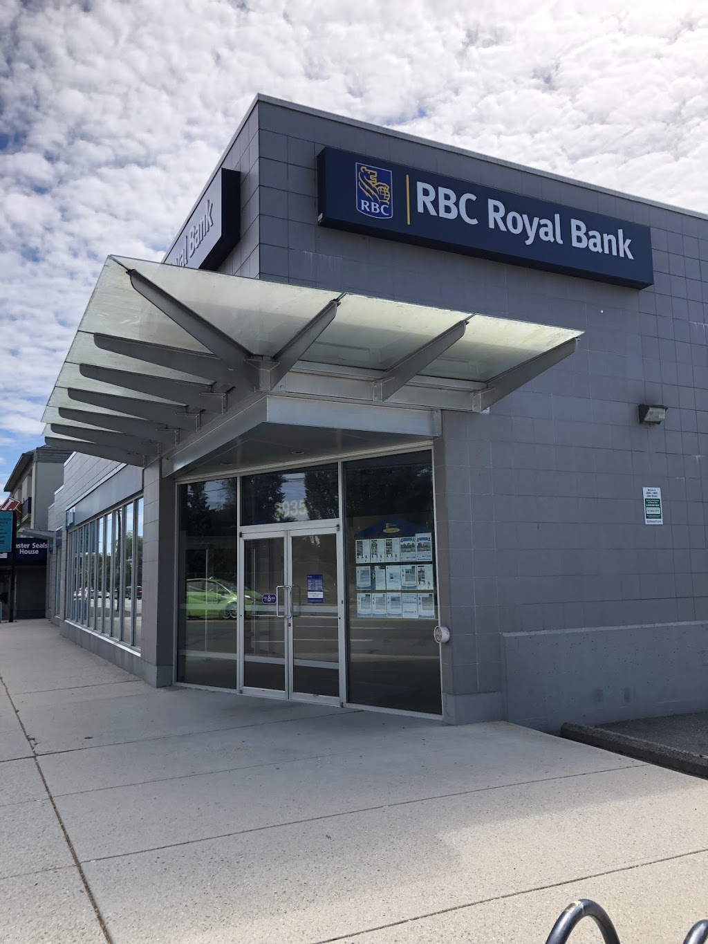 RBC Royal Bank | 3935 Oak St, Vancouver, BC V6H 2M7, Canada | Phone: (604) 665-0341