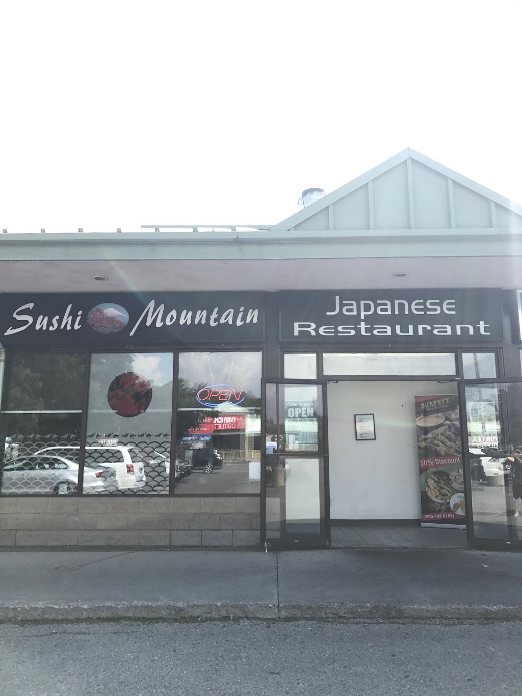 Sushi Mountain | 1540 Dundas St E, Whitby, ON L1N 2K7, Canada | Phone: (905) 665-6638