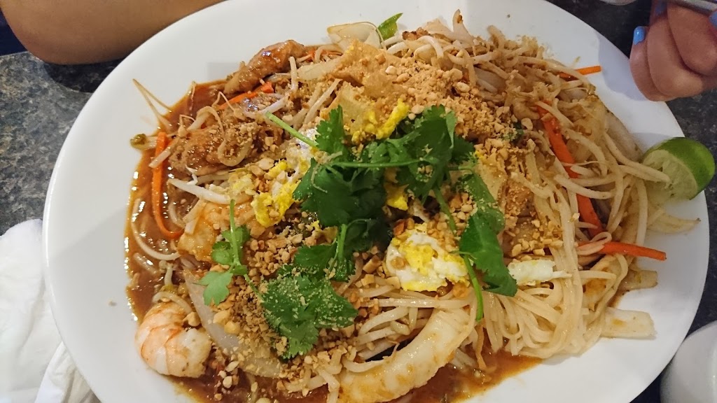 Pho Nguyen Hoang | 510 Wyandotte St W, Windsor, ON N9A 5X6, Canada | Phone: (519) 977-0852