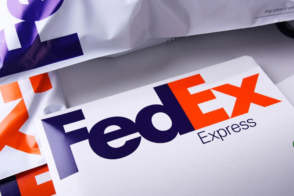 FedEx Brossard | 5645 Grande Allée local 130, Brossard, QC J4Z 3G3, Canada | Phone: (800) 463-3339