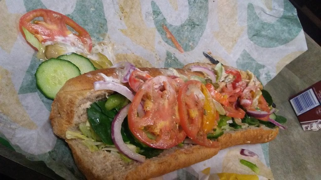 Subway | 1030 Adelaide St N Unit 2, London, ON N5Y 2M9, Canada | Phone: (519) 679-6939