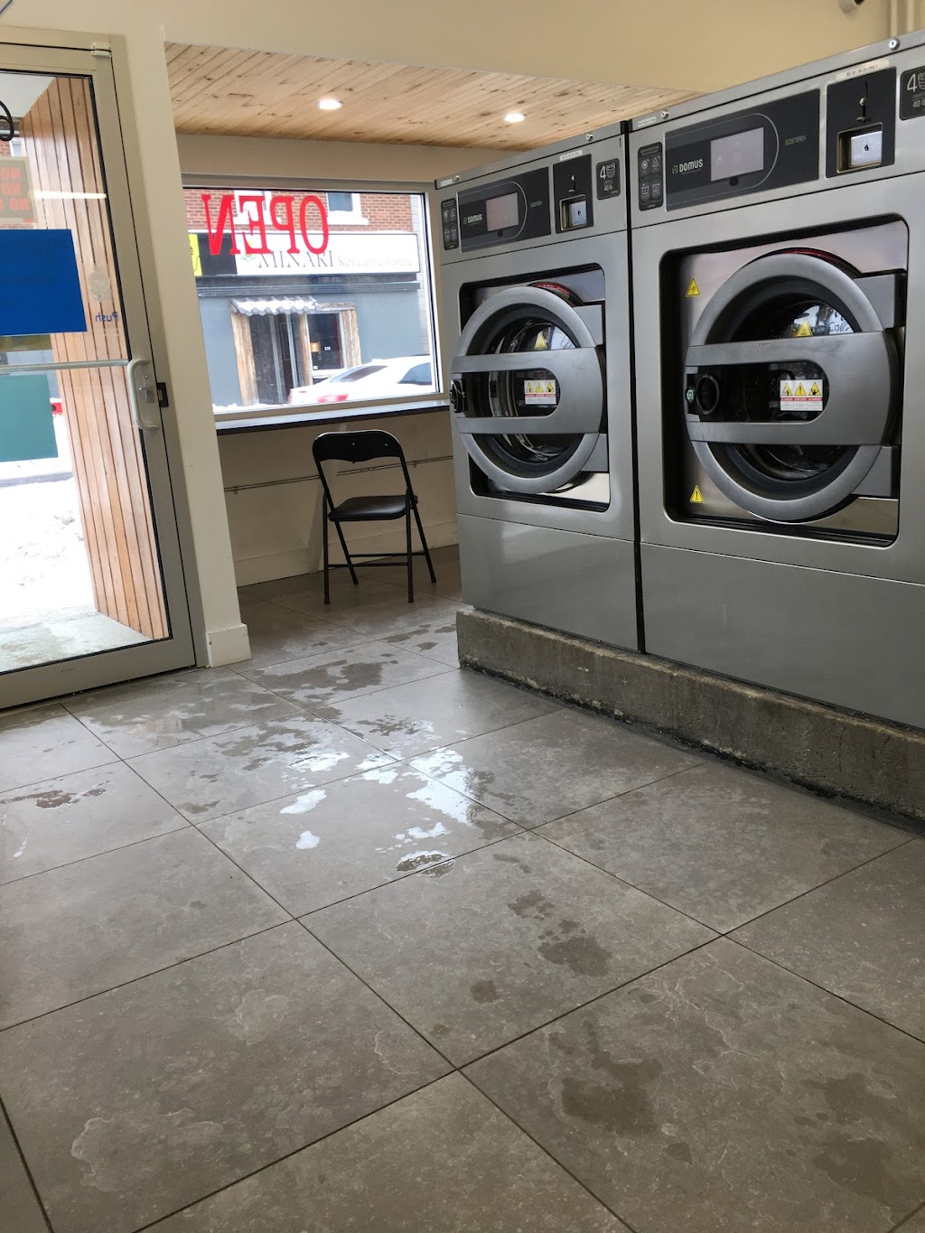 Coin-op Laundry On Somerset | 609 Somerset St W, Ottawa, ON K1R 5K3, Canada | Phone: (613) 231-7468