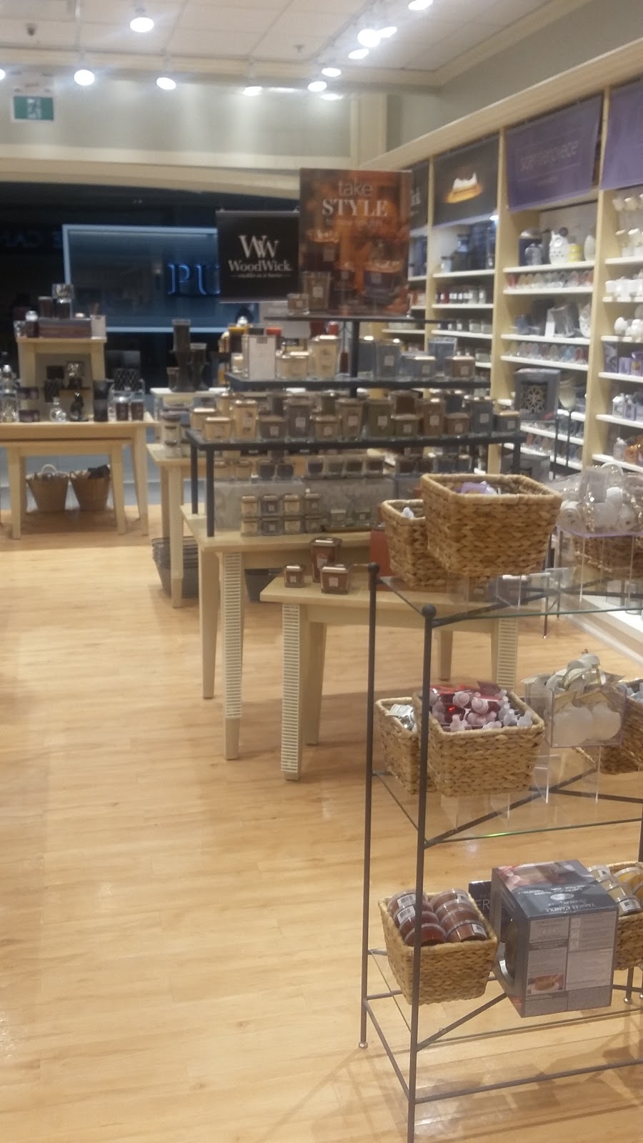 Yankee Candle | 240 Leighland Ave, Oakville, ON L6H 3H6, Canada | Phone: (905) 337-2584