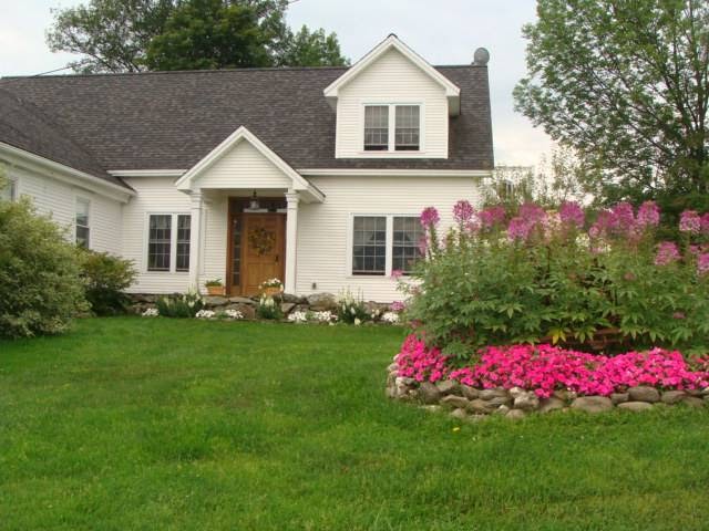 Cliff Haven Farm Bed and Breakfast | 5463 Lake Rd, Newport Center, VT 05857, USA | Phone: (802) 334-2401