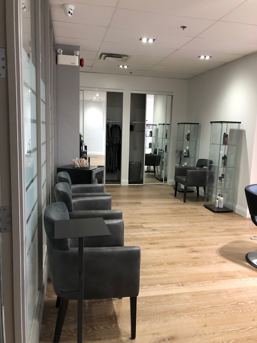 pRO Hair Group | 300 York Mills Rd Unit B1, North York, ON M2L 2Y5, Canada | Phone: (647) 352-2144