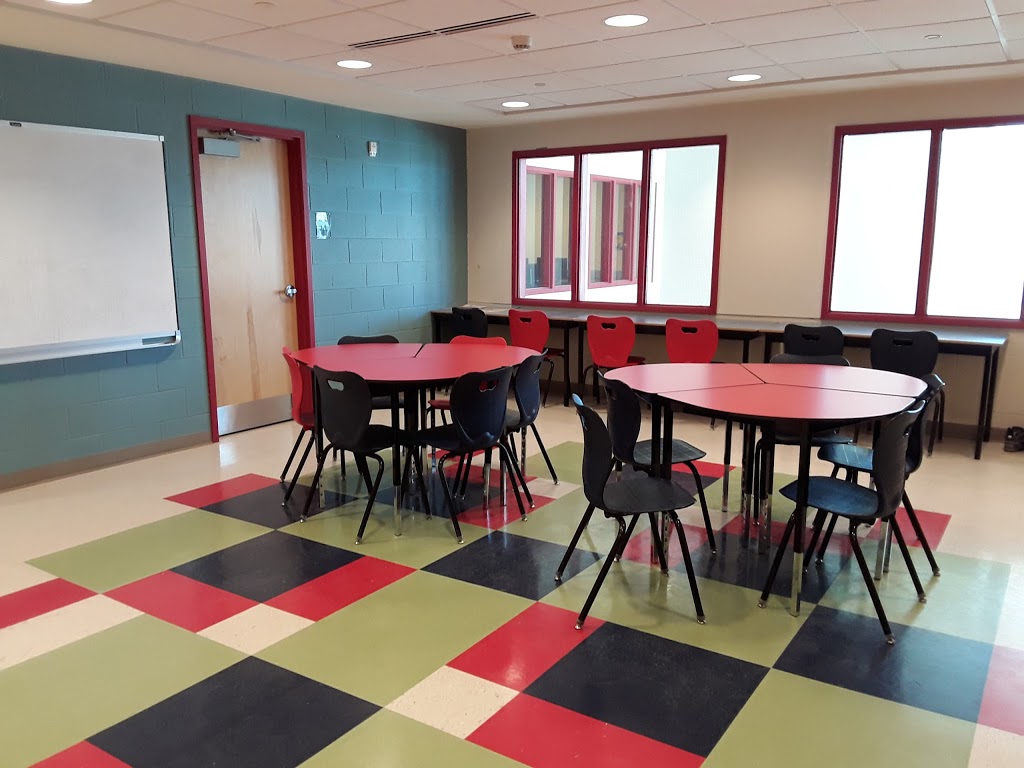 École élémentaire catholique Sainte-Kateri | 2450 River Mist Rd, New Barrhaven, ON K2J 5W5, Canada | Phone: (613) 741-6754