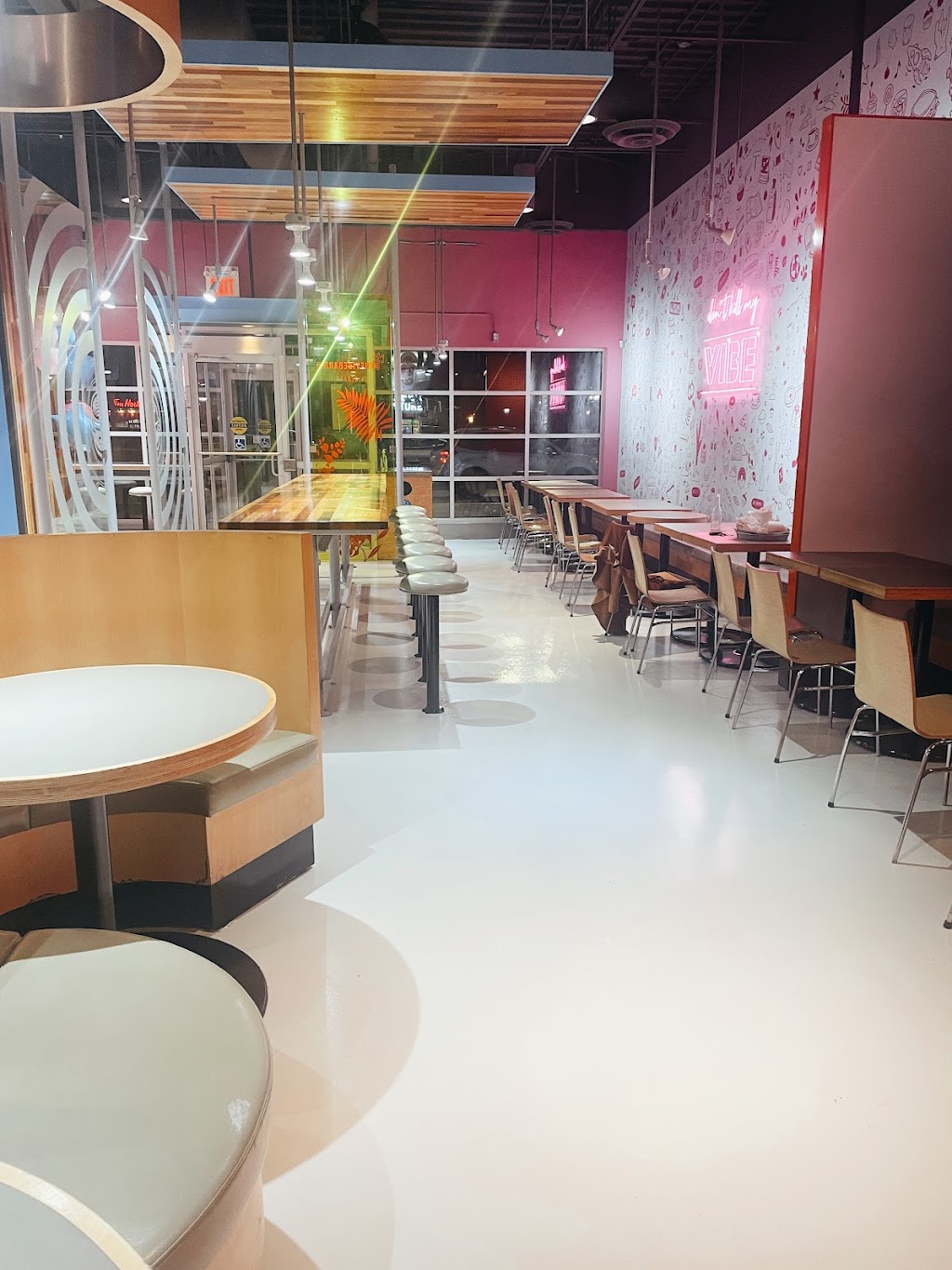 The Vibe Burgers, Shakes & Donuts | 534 Bayfield St Unit C, Barrie, ON L4M 5A2, Canada | Phone: (705) 252-1011