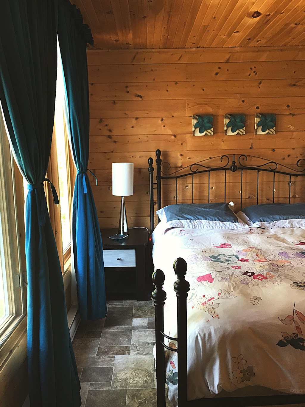 Chalets et Spa Lac St-Jean | 109 Chem. du Parc-Municipal, Chambord, QC G0W 1G0, Canada | Phone: (418) 342-1111