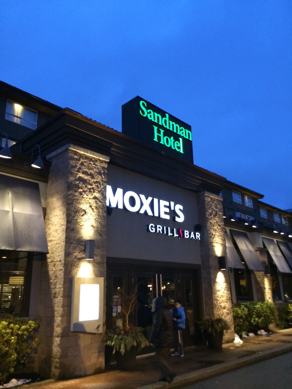 Moxies Grill & Bar | 3233 St Edwards Dr, Richmond, BC V6X 3K4, Canada | Phone: (604) 303-1111