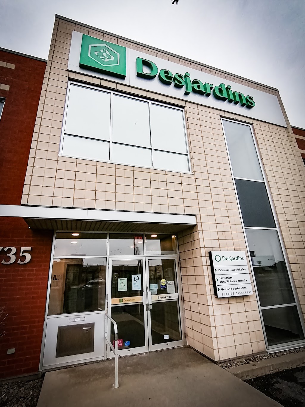 Centre de services Desjardins Gadbois | 735 Rue Gadbois, Saint-Jean-sur-Richelieu, QC J3A 0A1, Canada | Phone: (450) 357-5000