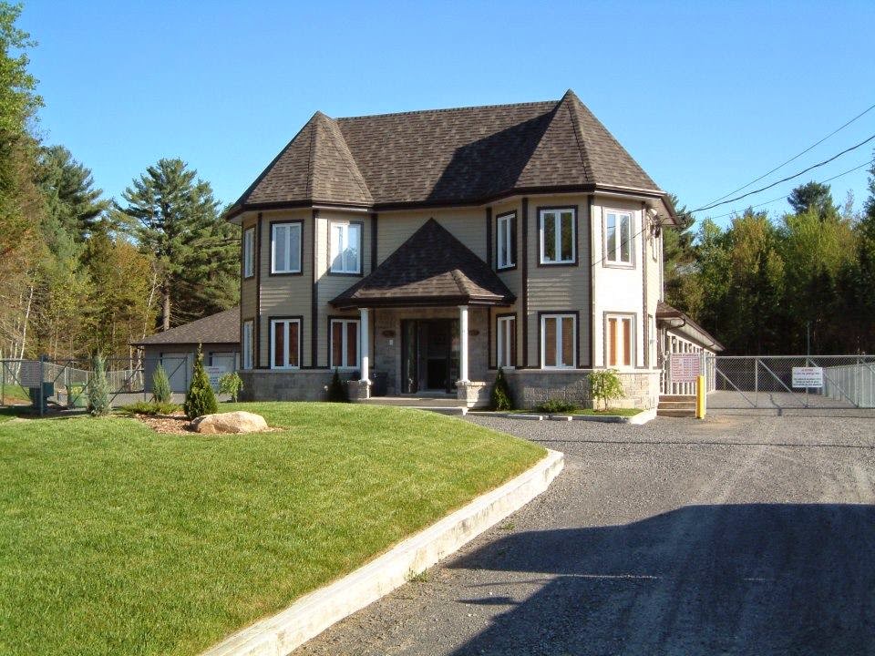 Mini Entrepot St Nicholas | 397 Côte Saint-Nicholas, Saint-Colomban, QC J5K 1M5, Canada | Phone: (450) 530-9998