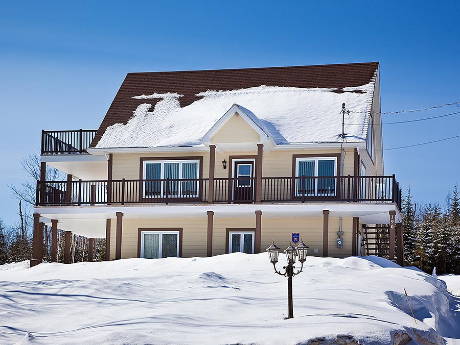 BIS-190 (Chalet Le Bisaillon) | 190 Chemin de la Martine, Petite-Rivière-Saint-François, QC G0A 2L0, Canada | Phone: (888) 435-5107