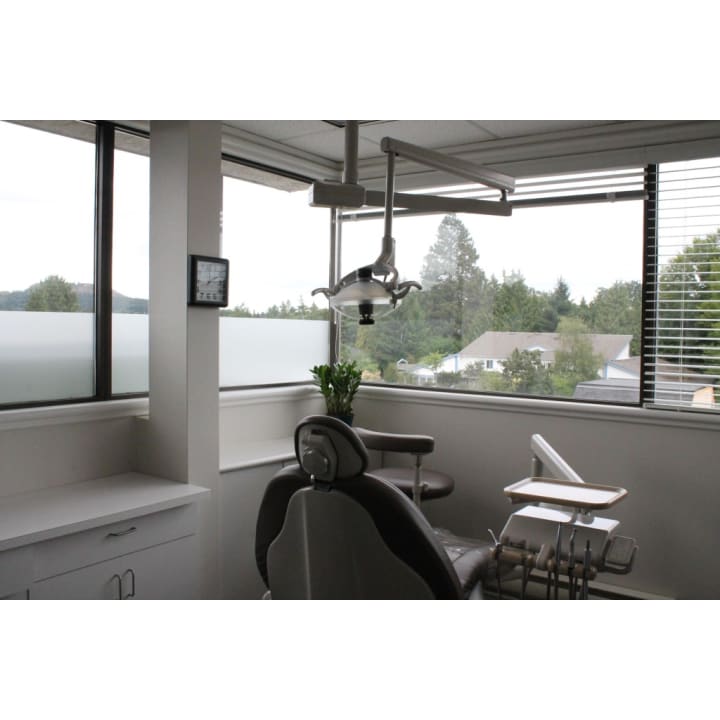 Quadra Dental Centre | 3939 Quadra St Suite 403, Victoria, BC V8X 1J5, Canada | Phone: (250) 727-6688