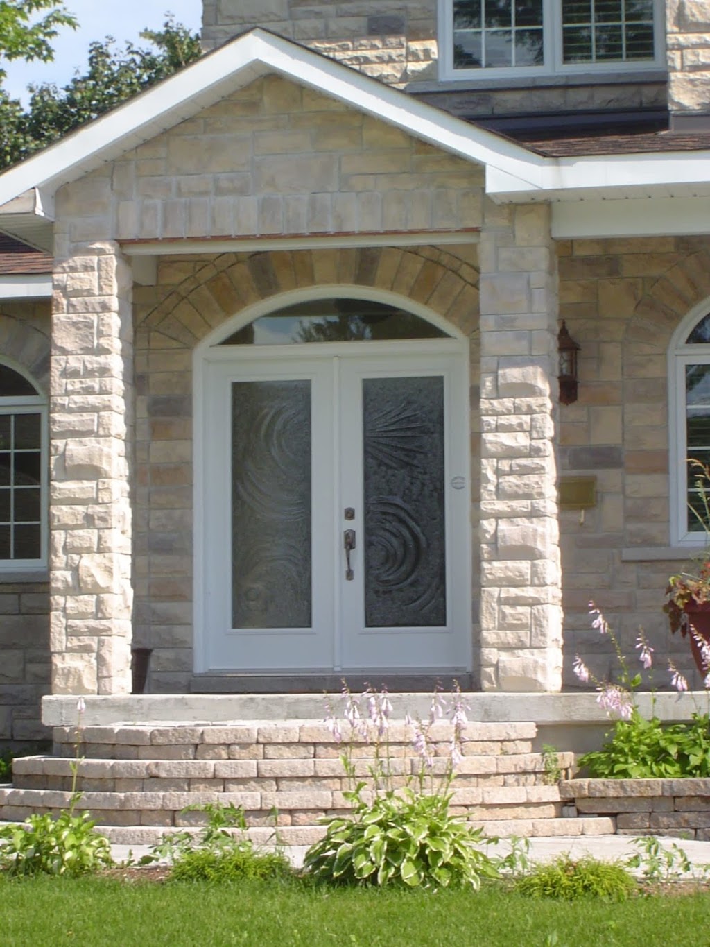 Stittsville Windows and doors | 5906 Hazeldean Rd, Stittsville, ON K2S 1B9, Canada | Phone: (613) 271-5434