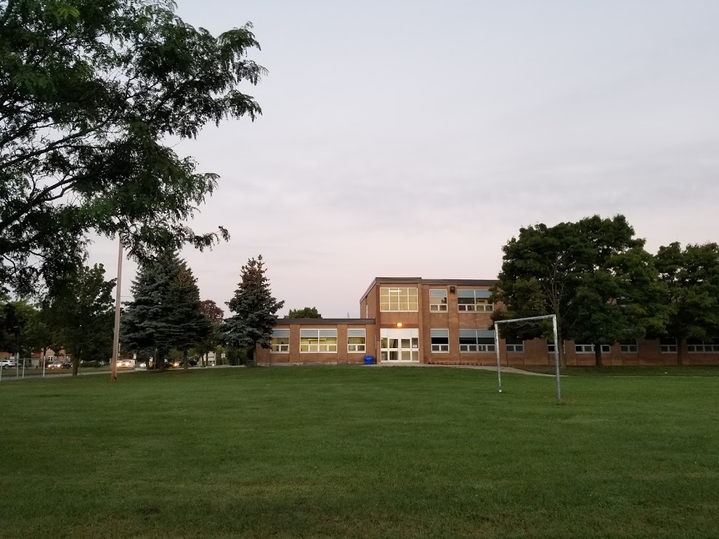 Roselawn Public School | 422 Carrville Rd, Richmond Hill, ON L4C 6E6, Canada | Phone: (905) 884-5934