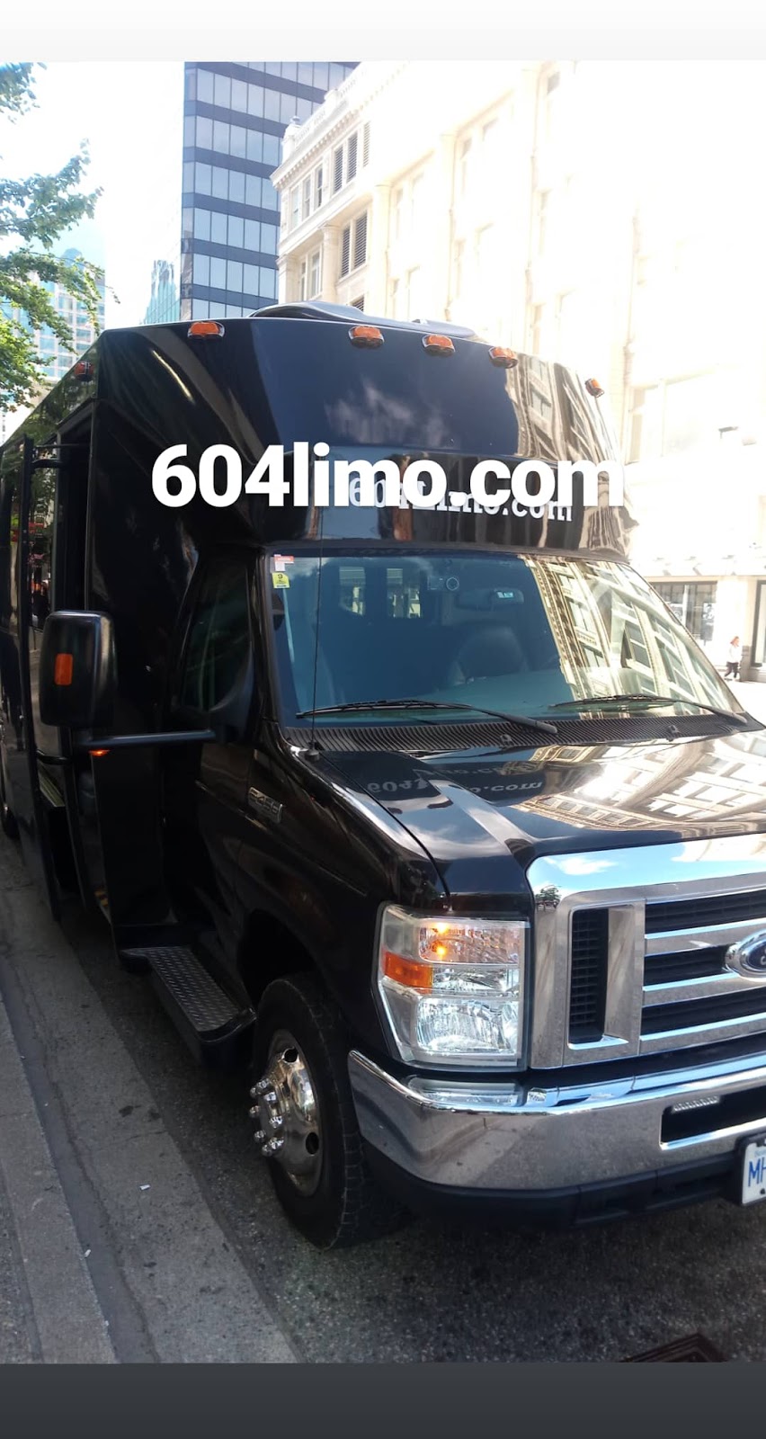 604 Limo | 1080 Cliveden Ave #13, Delta, BC V3M 6G6, Canada | Phone: (604) 908-1600