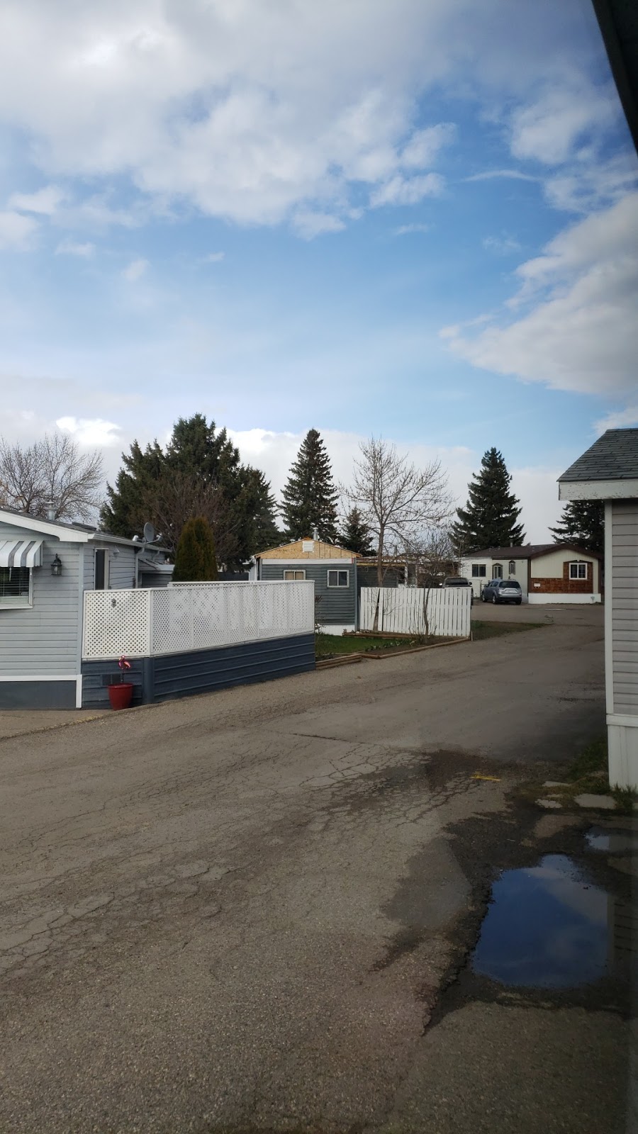 Coalhurst Community Mobile Home Park | 5301 2 St, Coalhurst, AB T0L 0V0, Canada | Phone: (403) 381-3322