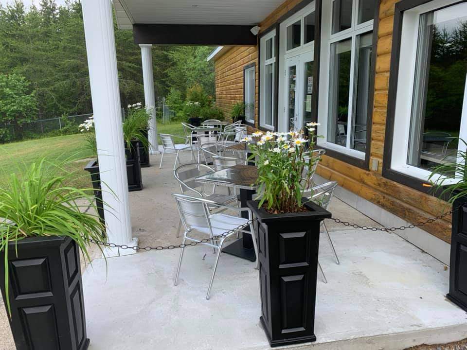 Bar Du Lac | 10-12 Chem. de la Plage, Saint-Ludger-de-Milot, QC G0W 2B0, Canada | Phone: (418) 373-2424