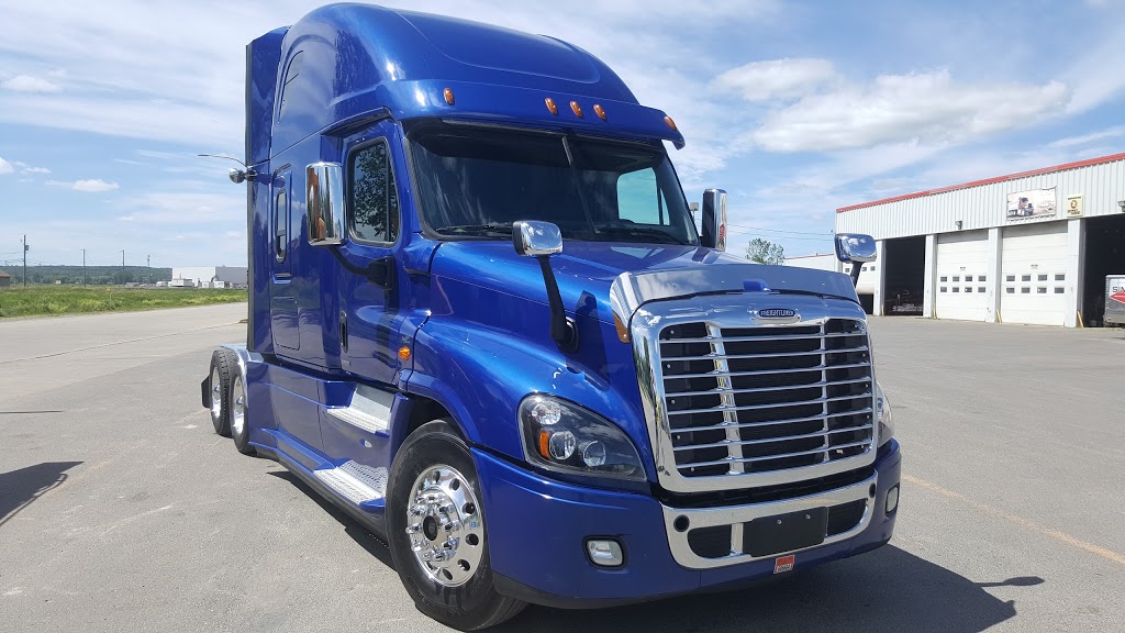 CAMIONS TROIS-RIVIÈRES | 300 Rue Quenneville, Trois-Rivières, QC G9B 1X6, Canada | Phone: (819) 377-9997