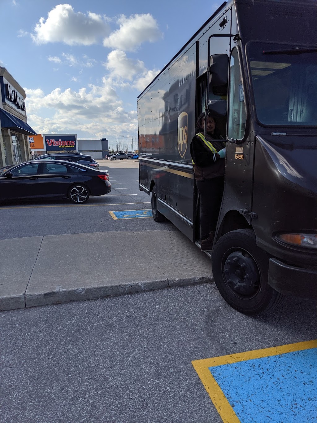 UPS Canada | 1930 Derry Rd E, Mississauga, ON L5S 1E2, Canada | Phone: (800) 742-5877