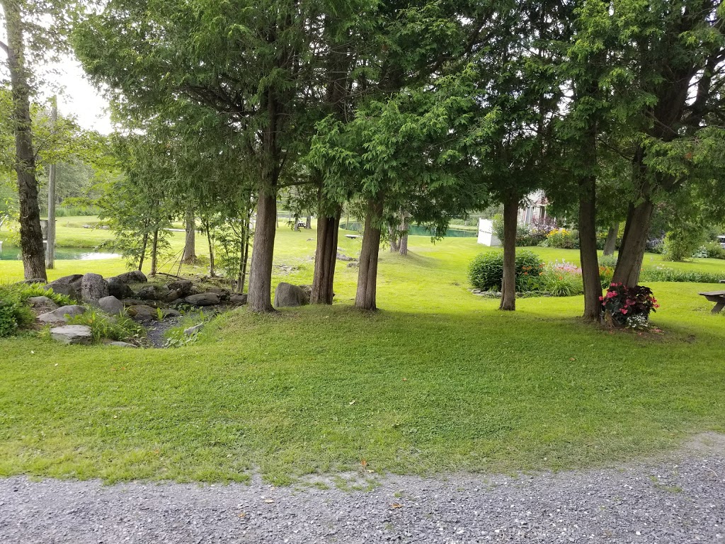 La Ferme Du Pêché Mignon | 110 1er Rang, Saint-Romain, QC G0Y 1L0, Canada | Phone: (418) 486-2451