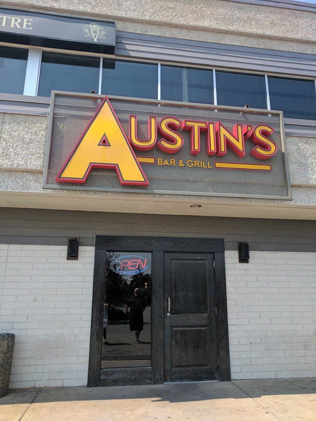 Austins Bar & Grill | 11625 Elbow Dr SW #11, Calgary, AB T2W 1G8, Canada | Phone: (403) 281-7561