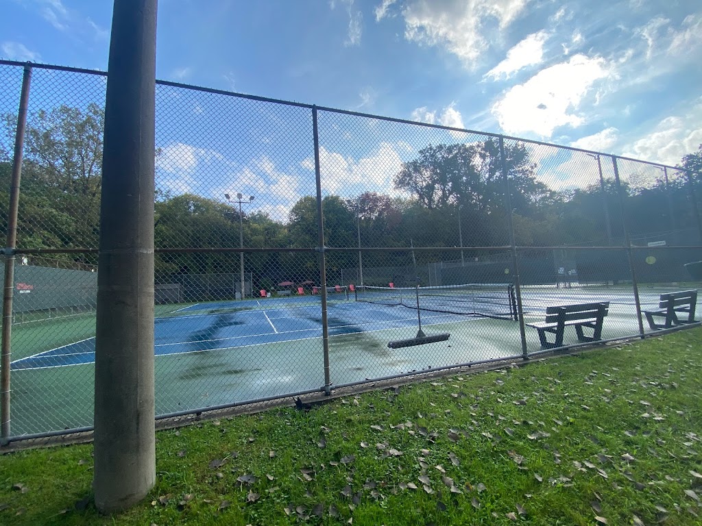 York Old Mill Tennis Club | 5 Catherine St, York, ON M6S 4J8, Canada | Phone: (416) 763-3088