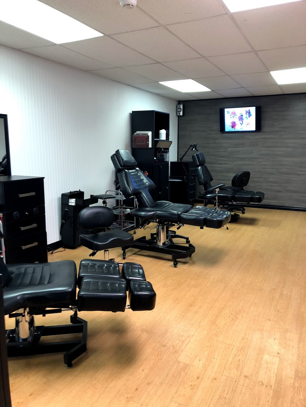 Clinique De Tatouage Longueuil | 1000 Boulevard Sainte-Foy, Longueuil, QC J4K 1W2, Canada | Phone: (450) 670-5604