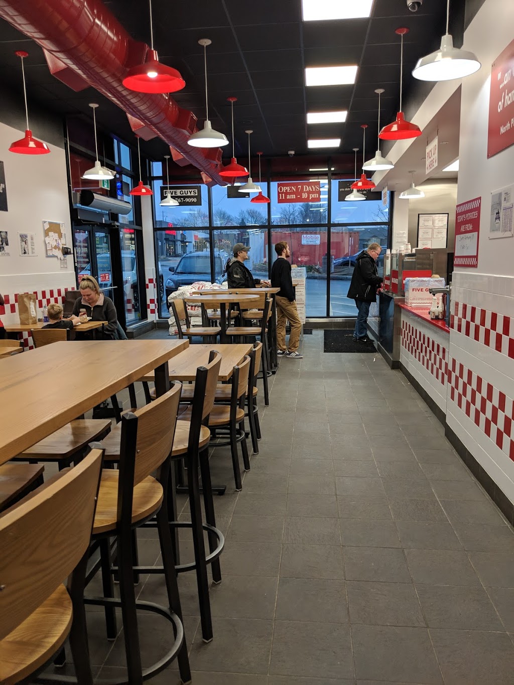 Five Guys | 20 Clair Rd W, Guelph, ON N1L 0A8, Canada | Phone: (519) 767-9090