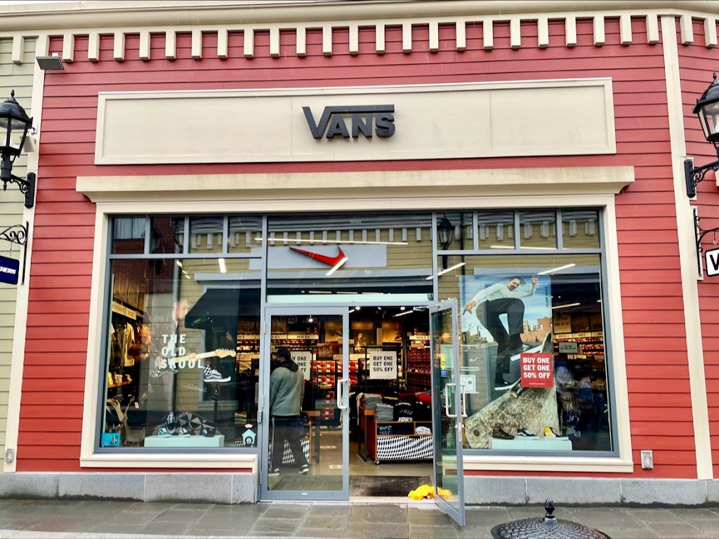 Vans | 7899 Templeton Station Rd, Richmond, BC V7B 0B7, Canada | Phone: (604) 273-3430