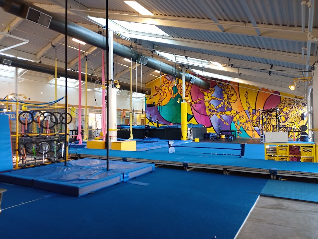 Vancouver Circus School | 810 Quayside Dr, New Westminster, BC V3M 6B9, Canada | Phone: (604) 544-5024